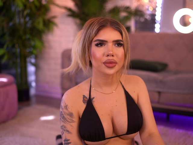 MaevaRey live cam on BongaCams