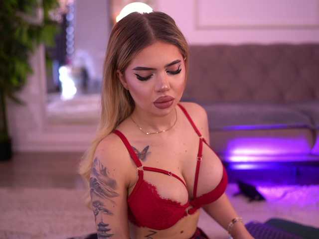MaevaRey live cam on BongaCams