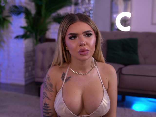 MaevaRey live cam on BongaCams