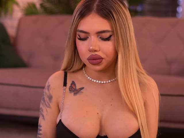 MaevaRey live cam on BongaCams
