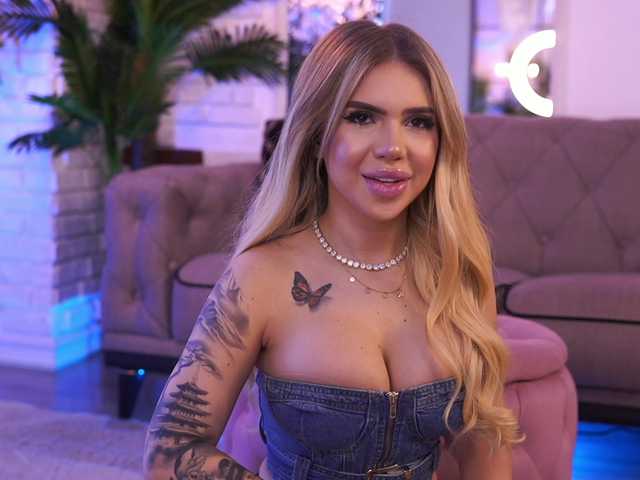 MaevaRey live cam on BongaCams