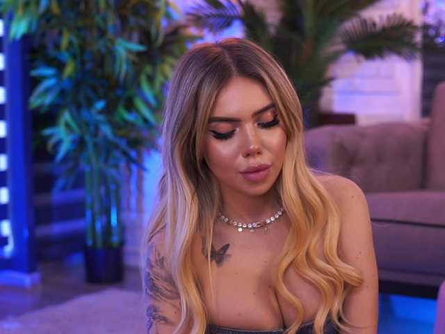MaevaRey live webcam show