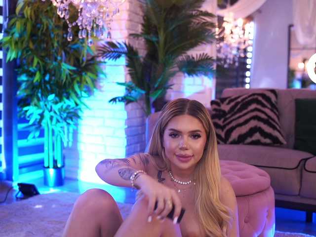 MaevaRey live cam on BongaCams