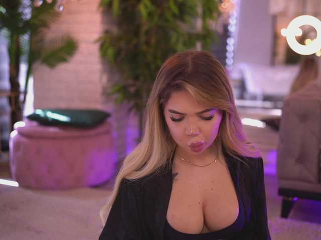 MaevaRey live cam on BongaCams