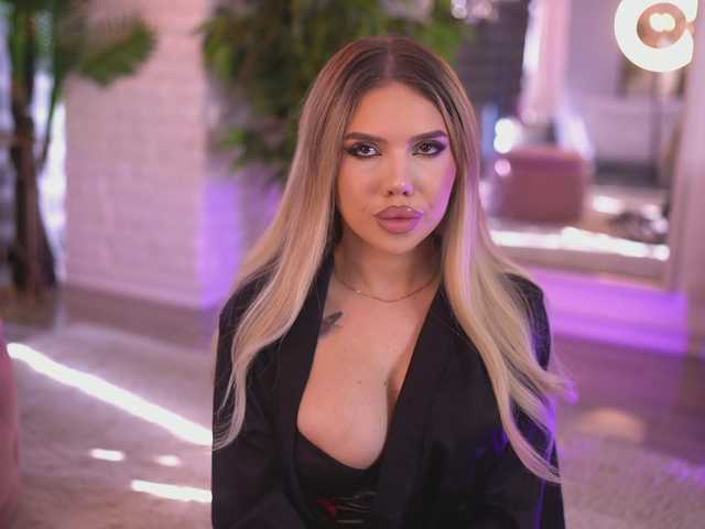 MaevaRey live cam on BongaCams