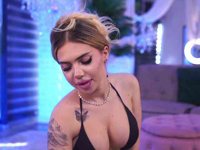 MaevaRey Live Webcam on BongaCams