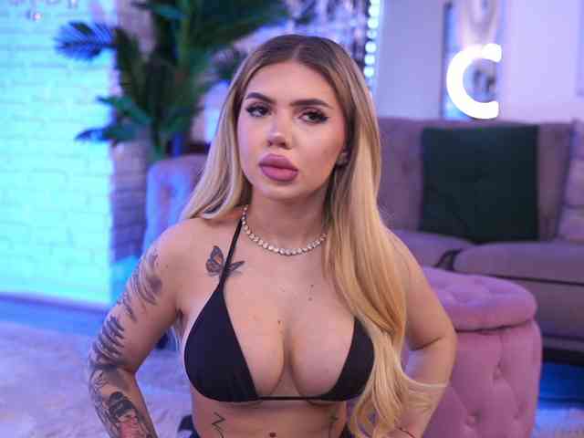 MaevaRey Live Webcam on BongaCams