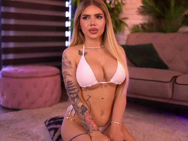 MaevaRey Live Webcam on BongaCams