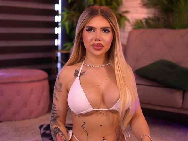 MaevaRey Live Webcam on BongaCams