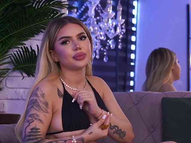 MaevaRey Live Webcam on BongaCams