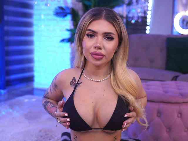 MaevaRey Live Webcam on BongaCams