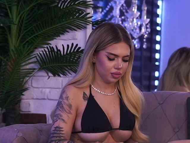 MaevaRey Live Webcam on BongaCams