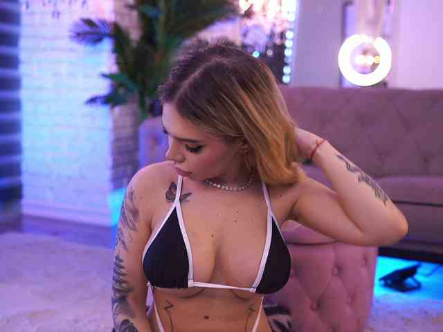 MaevaRey webcam