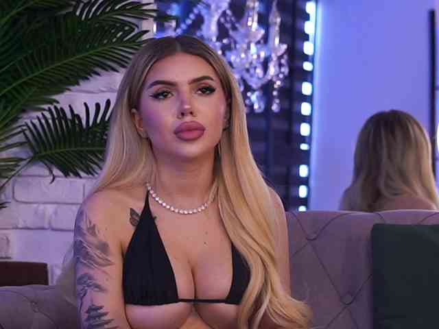 MaevaRey Live Webcam on BongaCams
