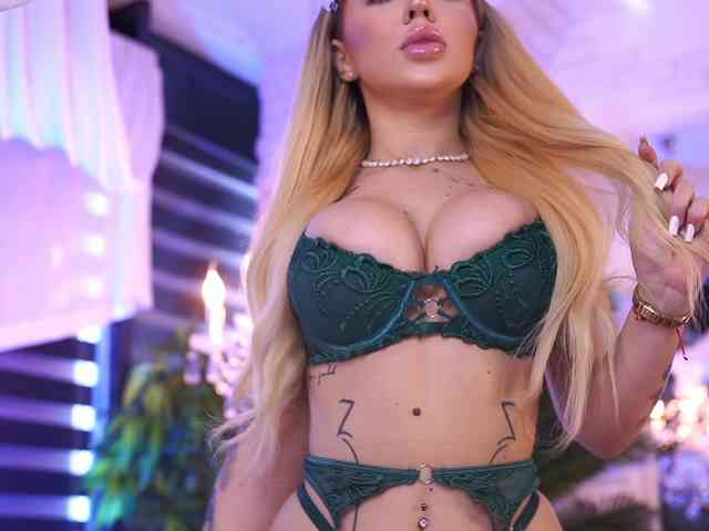cam2cam chat MaevaRey