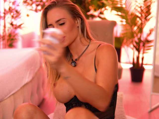 RosalieFleur live cam on BongaCams