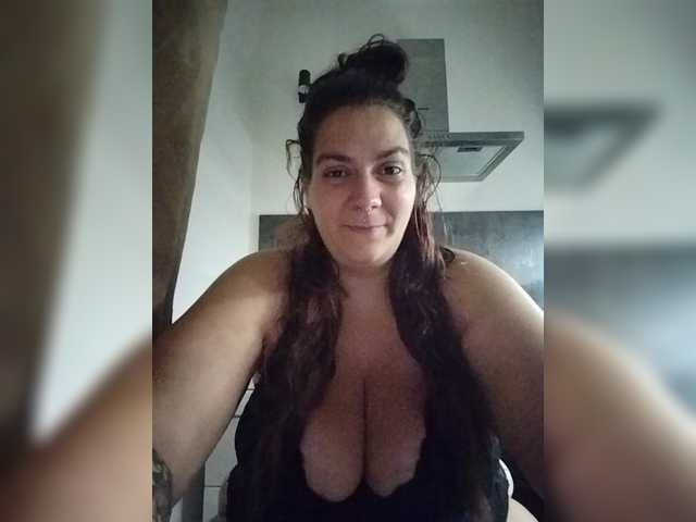ThickPrincessKlara live webcam show