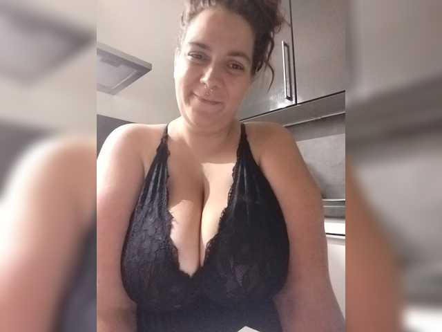ThickPrincessKlara live webcam show