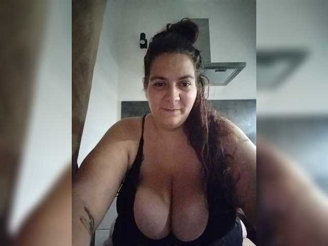ThickPrincessKlara live webcam show
