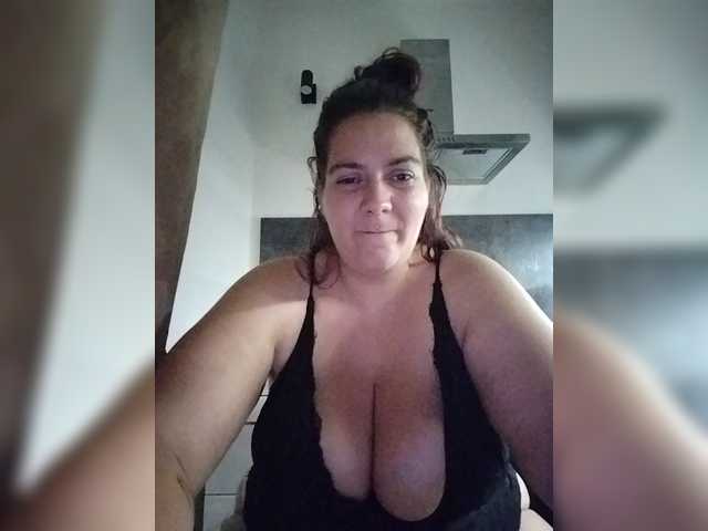 ThickPrincessKlara live webcam show