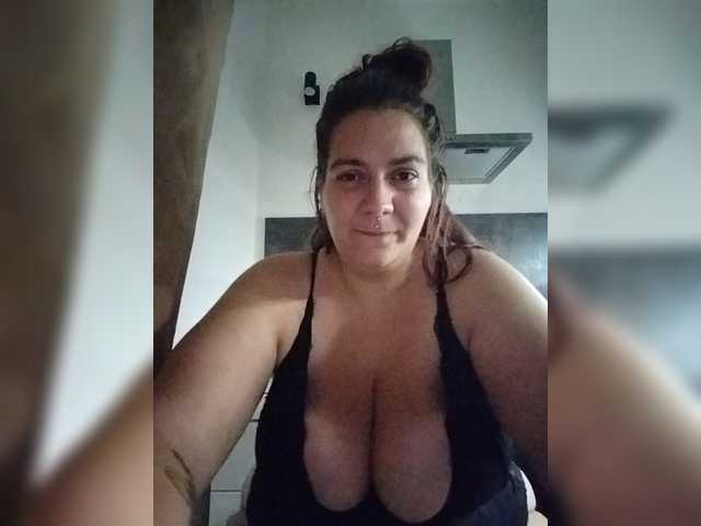 ThickPrincessKlara live webcam show