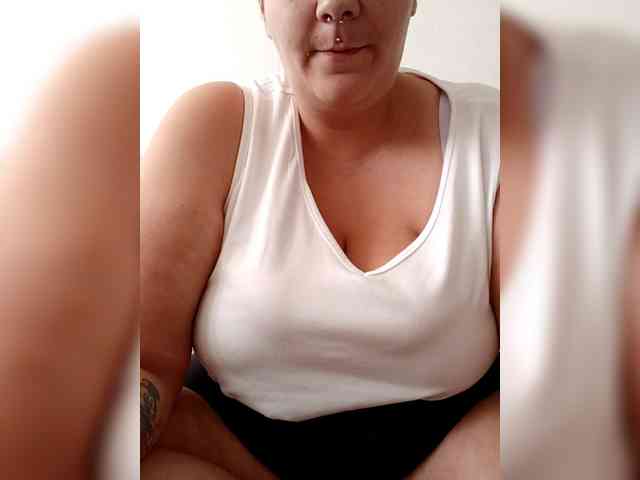 thickprincessklara's live room