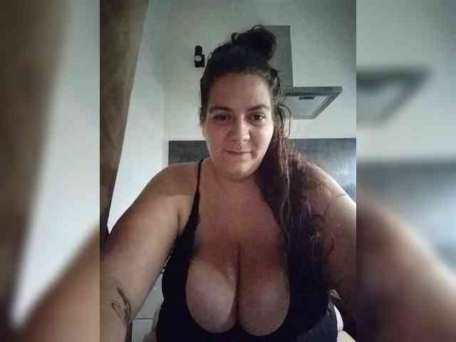 thickprincessklara's live room