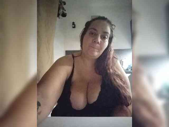 thickprincessklara's live room