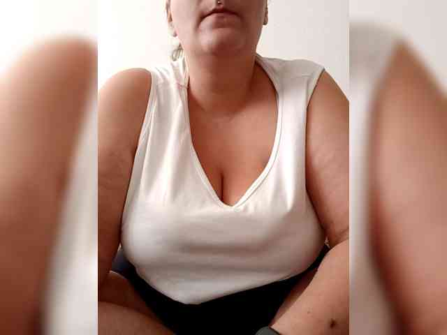 ThickPrincessKlara webcam