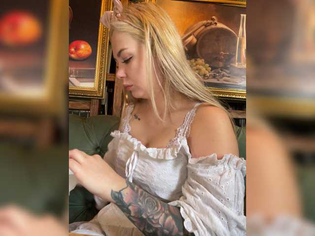 MiaDiva live cam on BongaCams