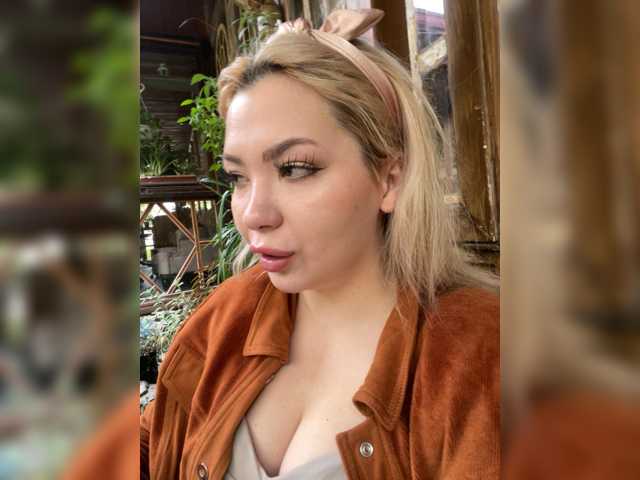 MiaDiva live cam on BongaCams