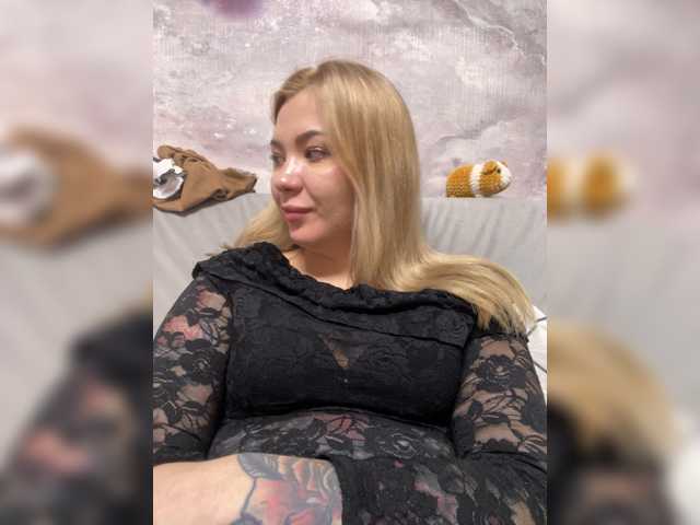 MiaDiva live cam on BongaCams