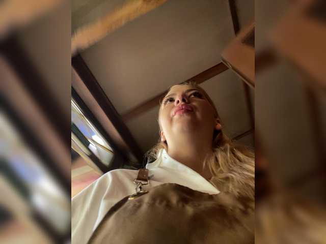 MiaDiva live cam on BongaCams