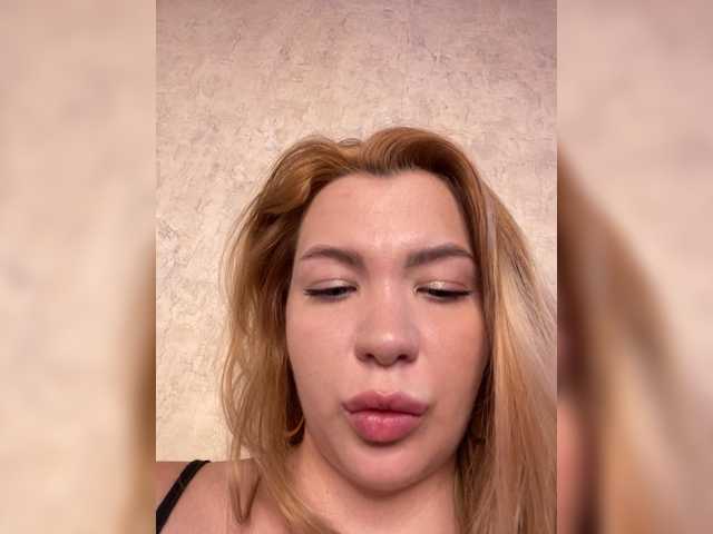 MiaDiva live cam on BongaCams