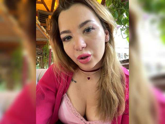 MiaDiva live cam on BongaCams