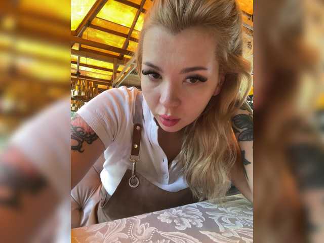 MiaDiva live cam on BongaCams