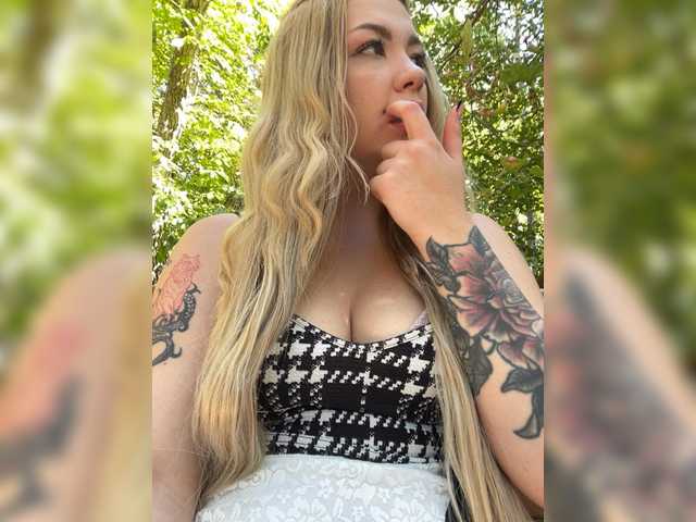 MiaDiva live cam on BongaCams