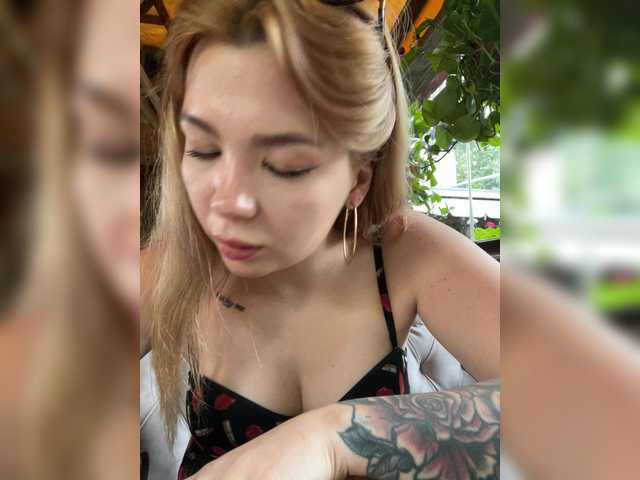 MiaDiva live cam on BongaCams