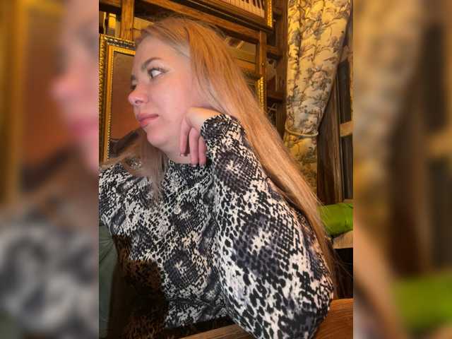 MiaDiva live cam on BongaCams