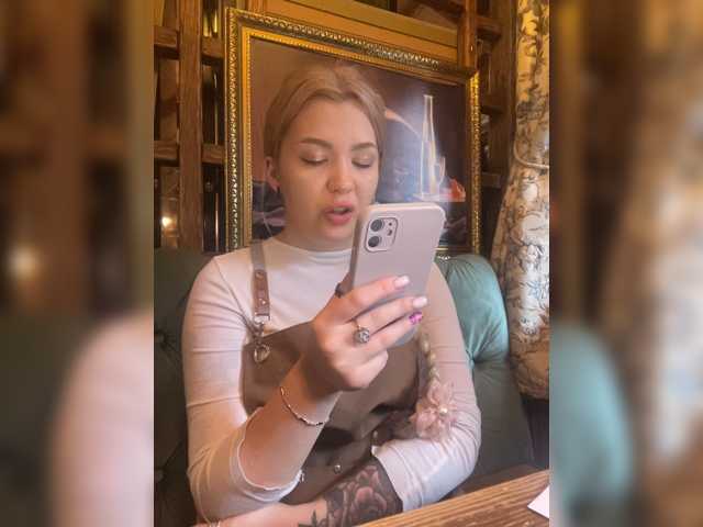 MiaDiva live cam on BongaCams