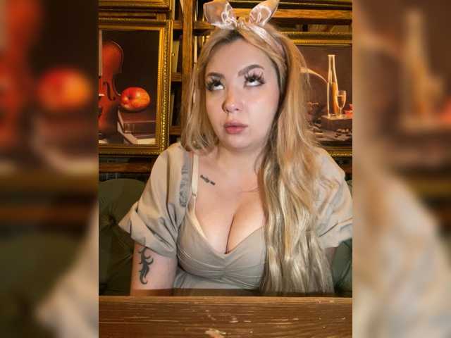 MiaDiva live cam on BongaCams