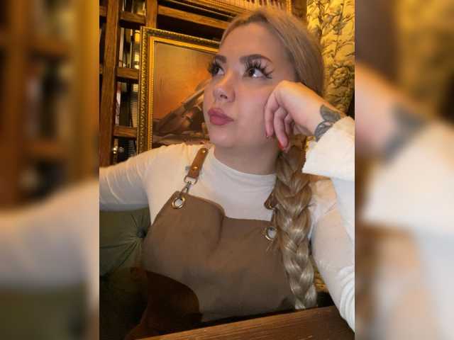 MiaDiva live cam on BongaCams