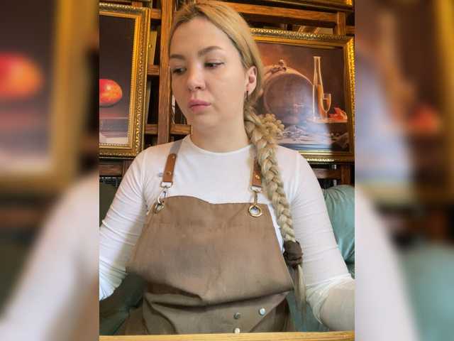 MiaDiva live cam preview