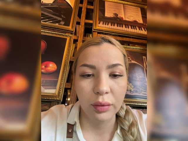 MiaDiva live cam on BongaCams