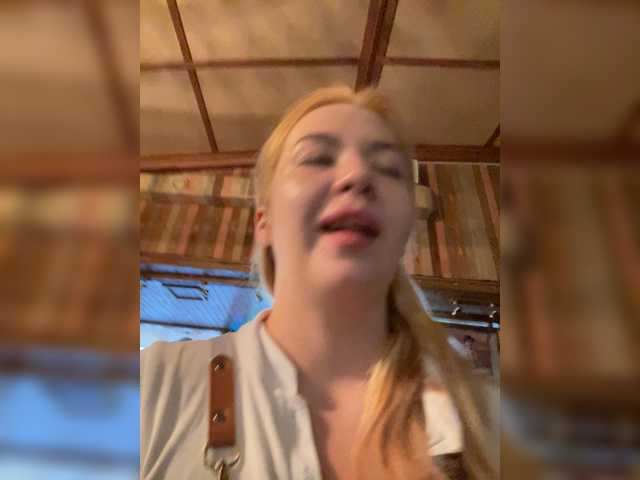 MiaDiva live cam on BongaCams