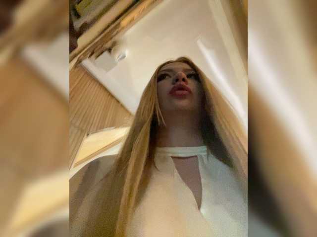 MiaDiva live cam on BongaCams
