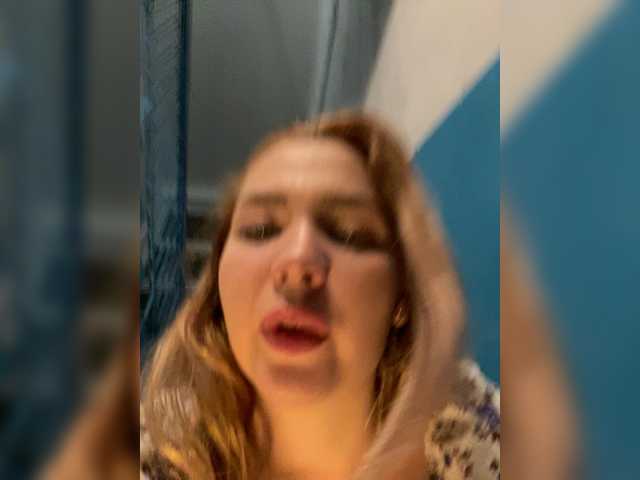 MiaDiva live cam on BongaCams