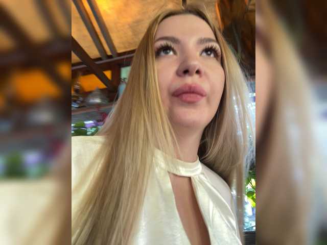 MiaDiva live cam on BongaCams