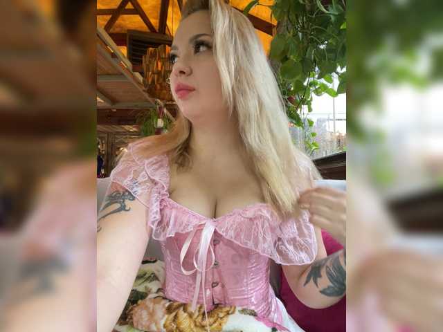 MiaDiva live cam on BongaCams