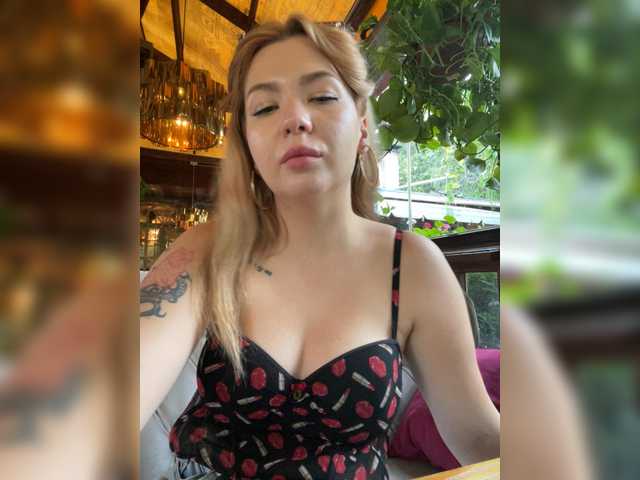 MiaDiva live cam on BongaCams